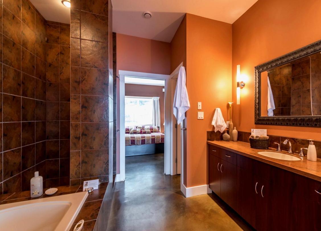 Crooked Tree Guest Suites Penticton Dış mekan fotoğraf